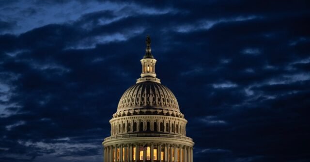 El Partido Republicano del Senado aprueba el marco para las exenciones fiscales de Trump y los recortes de gastos después de la sesión de la noche
