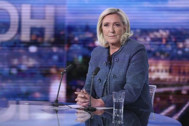 El conservador francés Le Pen prohibió buscar un cargo durante 5 años
