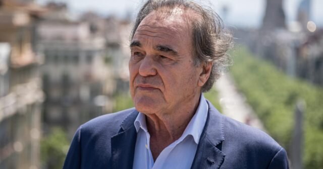 El director de "JFK", Oliver Stone, para testificar al Congreso sobre archivos de asesinato recientemente lanzados

