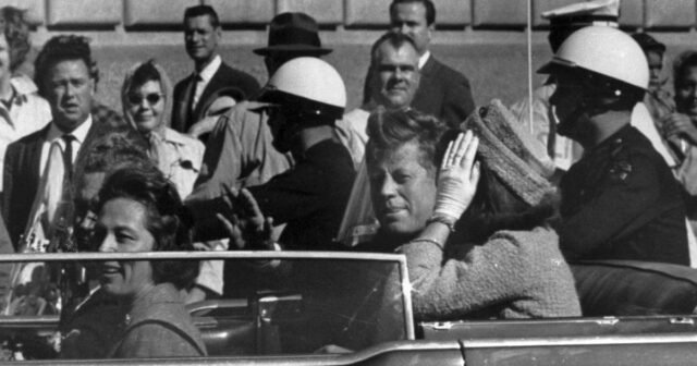 El director de 'JFK', Oliver Stone, para testificar al Congreso sobre los archivos de asesinato recientemente lanzados

