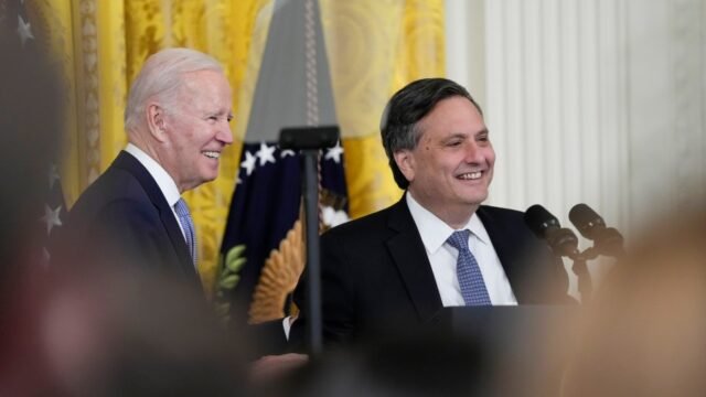El ex jefe de gabinete de Biden culpa a los asistentes de Trump debate el desempeño
