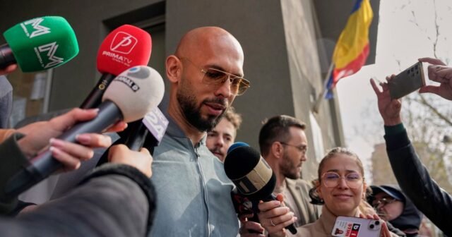 El influencer Andrew Tate acusó a señalar el arma a la cara de la mujer por delante del caso civil de Londres
