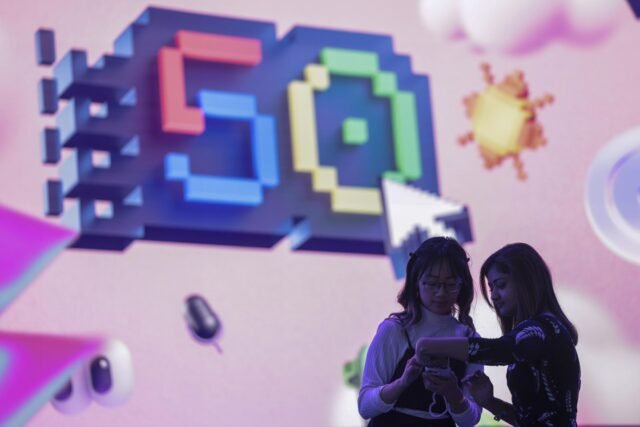 El jefe de la División AI de Microsoft quiere crear una relación duradera entre los chatbots y sus usuarios
