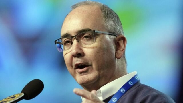 El presidente de UAW, enfatiza el 'exceso de capacidad' en EE. UU. En medio de tarifas, despidos automáticos
