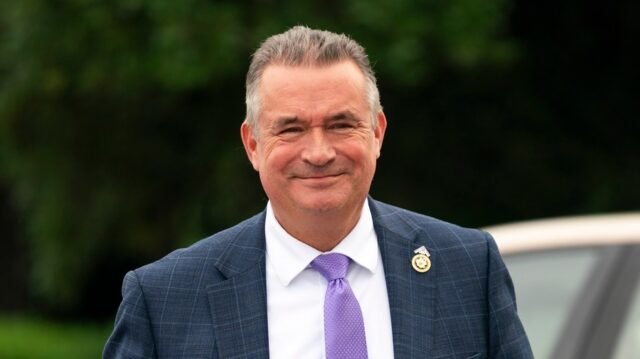 El representante del Partido Republicano dice que Rusia y China se están 'riendo de nosotros' después de que el director de la NSA dispare
