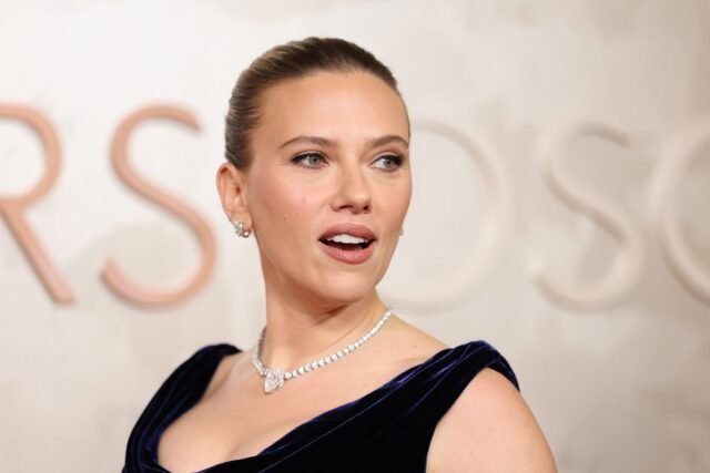 El supuesto acosador de Scarlett Johansson arrestado por amenazar con bombardear el sábado por la noche en vivo
