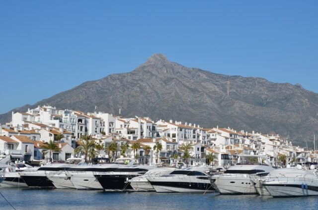 'España ya no es tan barata como crees': Brit va de Benidorm a Marbella y se sorprende por la diferencia de precio

