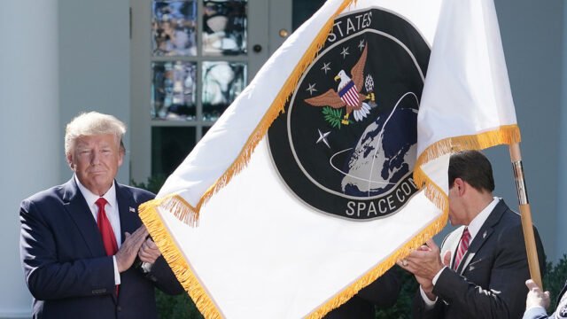 Estados Unidos tiene armas secretas - Trump - RT World News
