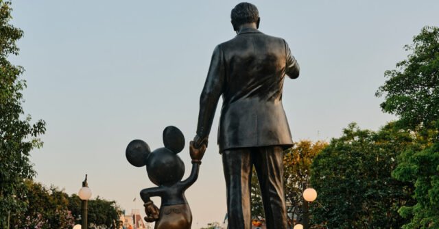 FCC ordena la investigación sobre las prácticas DEI de Disney
