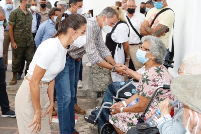 Felipe y Leticia Fly para conocer a las víctimas del volcán de La Palma ⋆ Madrid Metropolitan
