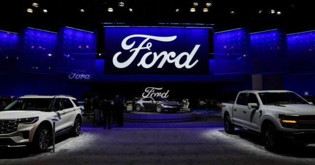 Ford ofrece descuentos en automóviles y camiones a medida que entran en los aranceles automáticos
