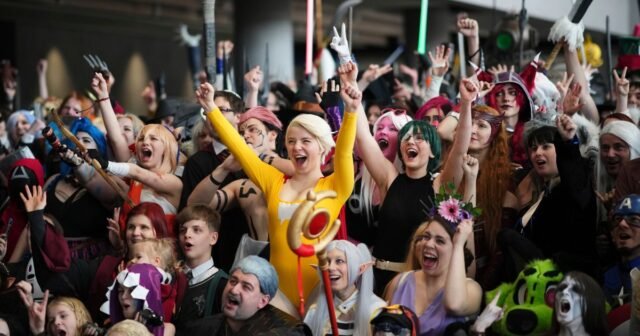 Fotos AP: Miles de fanáticos se reúnen en la Comic-Con Praga 2025
