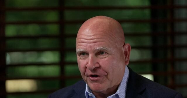 HR McMaster recibe una llamada accidental del presidente Trump
