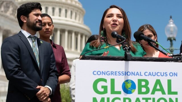 La Cámara de Representantes de la Delegación del Congreso visita la prisión de El Salvador
