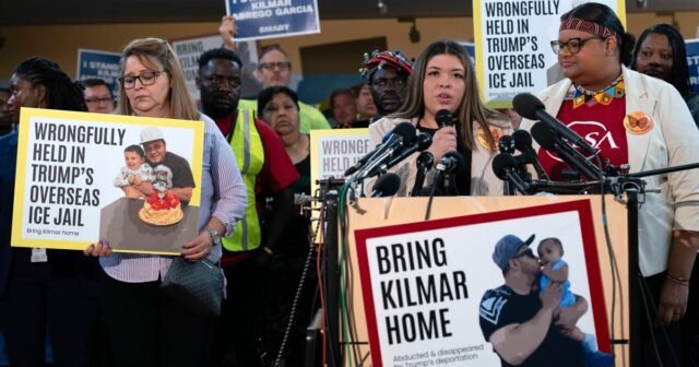 La Corte Suprema dice que el gobierno debe facilitar la liberación del hombre de Maryland, deportado por error a El Salvador
