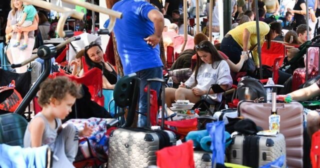 La administración Trump accidentalmente les dice a los refugiados ucranianos que deben dejarnos de inmediato, citando un "error"
