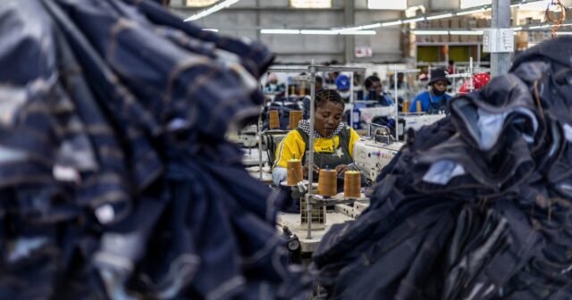 La tarifa más grande de Trump fue en el pequeño Lesotho. Esto es lo que debe saber sobre el reino africano.
