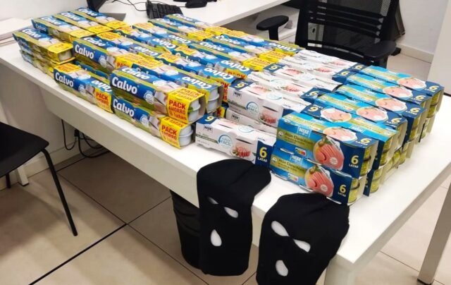 Los ladrones frustrados en audaz oferta para robar cientos de latas de atún pescado del supermercado Costa Blanca
