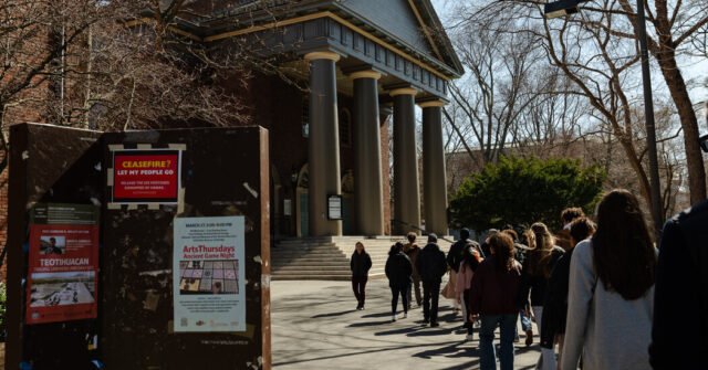 Los profesores de Harvard demandan a la administración Trump por la amenaza a los fondos federales
