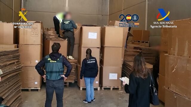 Millones de cigarrillos ilegales se incautaron como pandillas policiales que exportaron productos desde España
