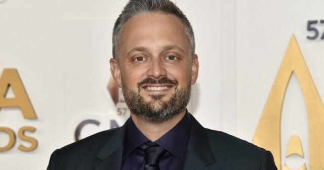 Nate Bargatze organizará los premios Emmy de este año
