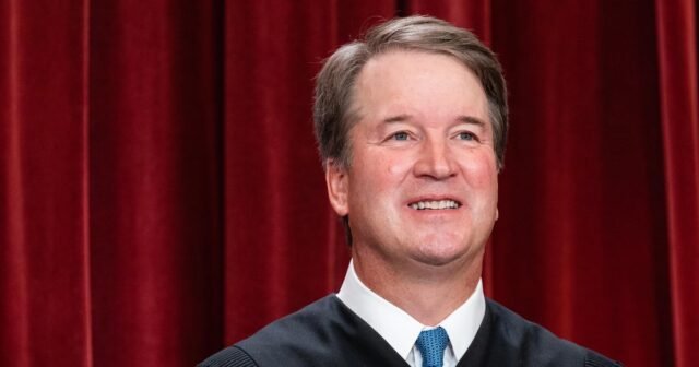 Nicholas Roske, hombre acusado de tratar de matar a Brett Kavanaugh, tiene la intención de declararse culpable, muestran los documentos judiciales.
