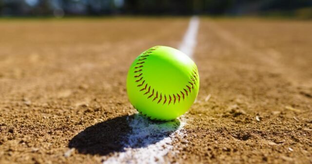 Partidos de béisbol y softbol de la escuela secundaria del jueves
