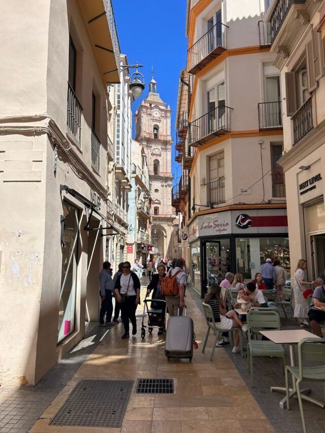 Pickpocket arrestado en Málaga: ¿Cuál es la notoria técnica 'Ronaldinho' que ha atrapado a miles de turistas en España a lo largo de los años? 
