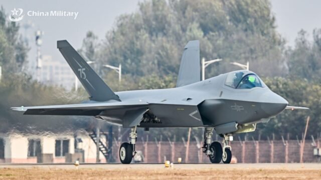Pilotos chinos que vuelan junto a los egipcios en extensos ejercicios militares conjuntos sobre el Nilo
