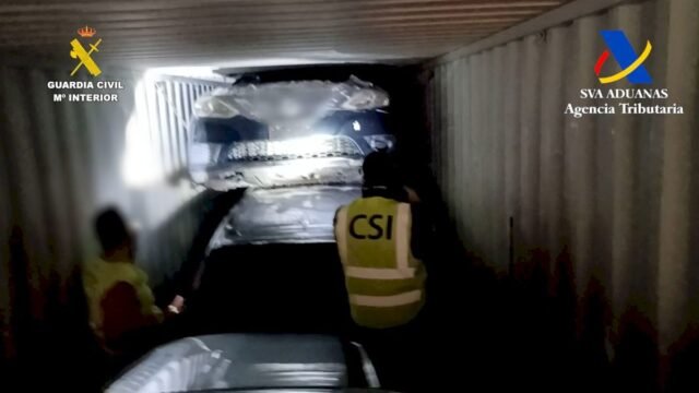 Police Interceptación de los autos y camionetas estadounidenses robadas durante los controles en Port en España
