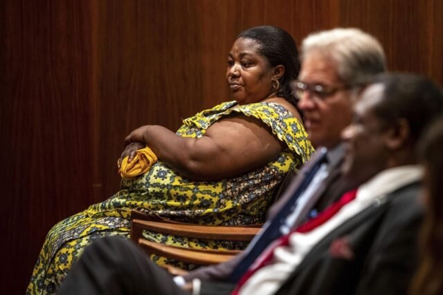 Qué saber sobre el juicio de un ex oficial de Michigan acusado en el asesinato de un automovilista negro
