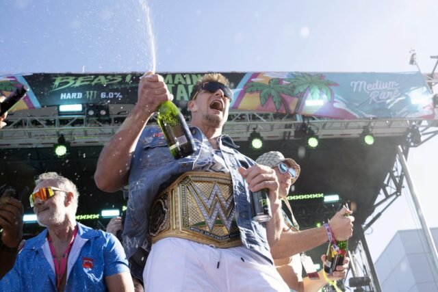 Rob Gronkowski asumiendo el papel de entretenimiento en 'Snake Pit' durante el primer mes de Indianápolis el próximo mes

