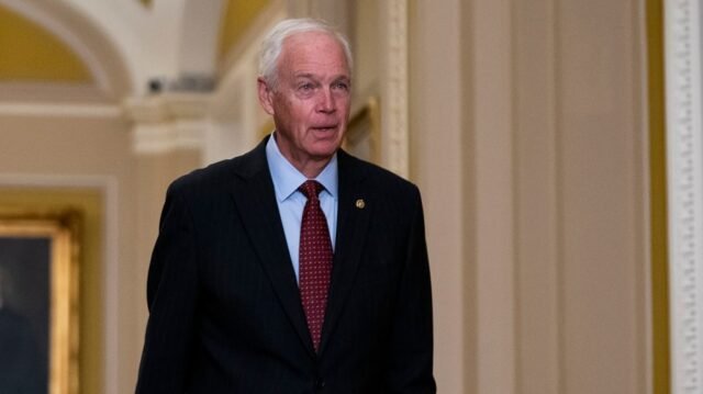 Senador republicano en la política comercial de Trump: "No sé cuál es el final del juego aquí" 
