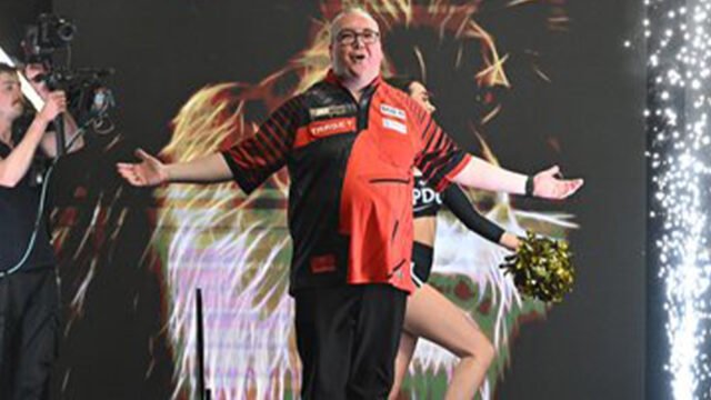 Stephen Bunting va de cero a héroe mientras sigue el triunfo de la Premier League con una gran victoria de Darts International Darts Open
