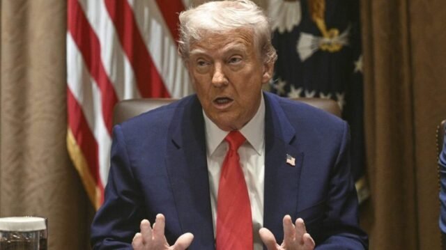 Trump defiende las exenciones arancelas para la electrónica: nadie se 'sale del gancho'

