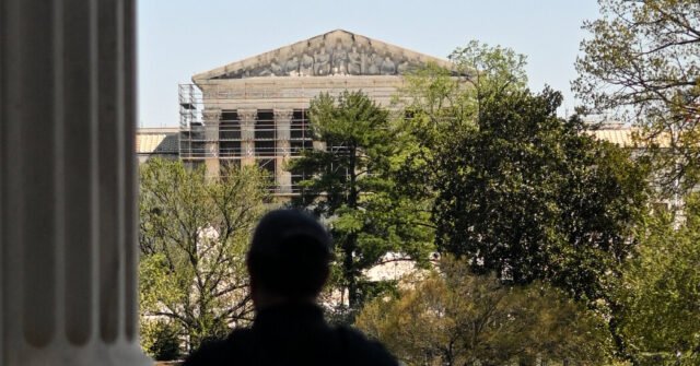 Trump le pide a la Corte Suprema que bloquee la orden que requiere la devolución del migrante deportado incorrectamente
