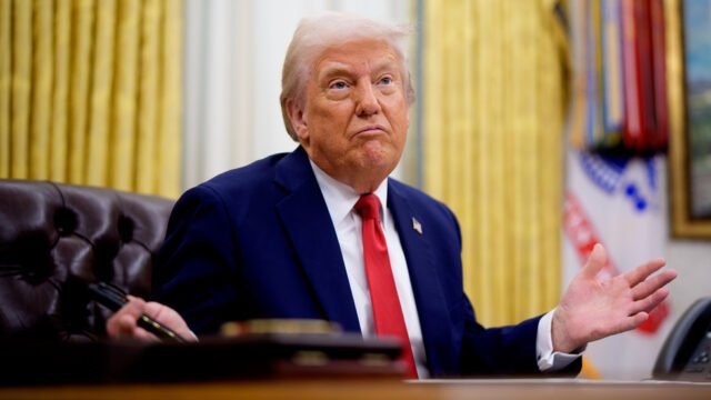 Trump les dice a los estadounidenses "no será fácil" - RT World News
