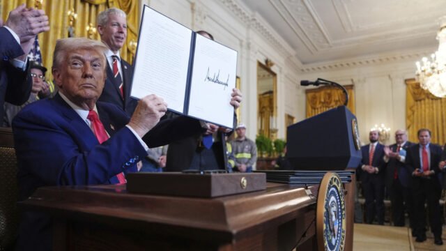 Trump 'orgullosa' China con un 104% de aranceles - RT World News
