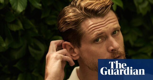'Tuve que escupir en la cara de Michael Caine': Jack O'Connell en pieles, síndrome del impostor y eliminando | Jack O'Connell
