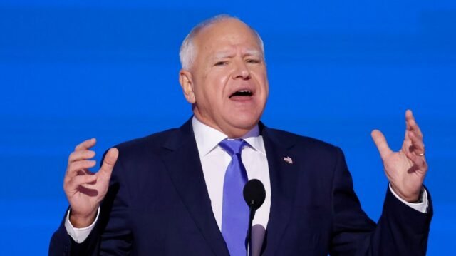 Walz: Musk lo llamó 'asqueroso' y un 'idiota' una 'insignia de honor'
