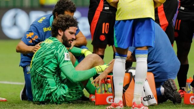 ¿Por qué Alisson no está jugando para Liverpool?
