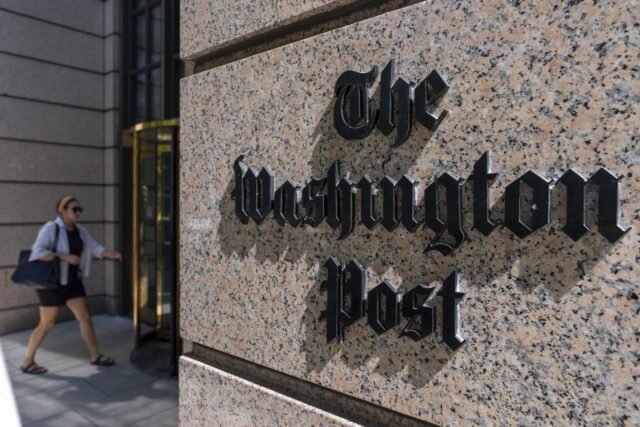 Ann Telnaes, que renunció a Washington Post en protesta, gana a Pulitzer por 'valentía' en comentarios
