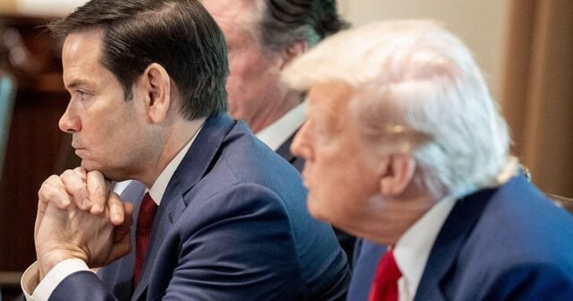 Administración de Trump en conversaciones con Ruanda para tomar a los deportados de nosotros
