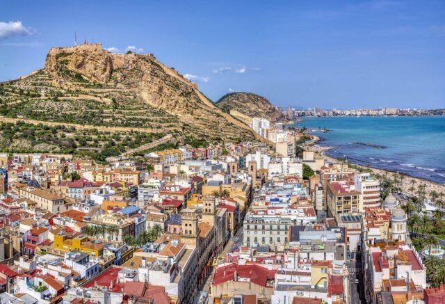 Alquiler de turistas en Costa Blanca: más de la mitad de los listados no publiquen el número de licencia
