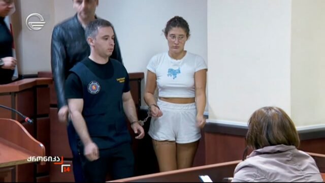 Brit 'Smuggler' los enlaces de Bella Culley al esquema chino de las directivas de mulas ', ya que le pagaron £ 550 para posar como jefe de la firma

