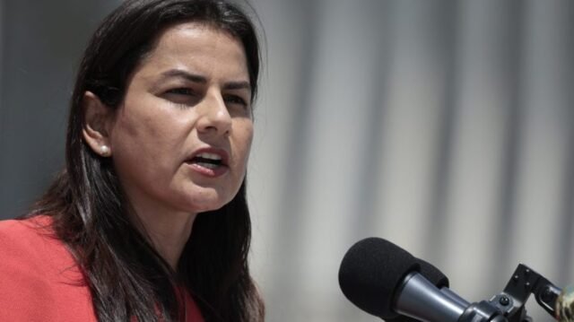 California Dem explota el retraso de la FCC de las alertas de desastres multilingües
