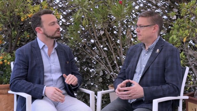 Cannes 2025 Video #2: Dispuesto del festival con Isaac Feldberg | Chaz en Cannes
