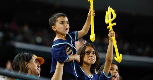 Cómo 'Louie Louie' regresó a T-Mobile Park para la temporada de 2025 Marineros
