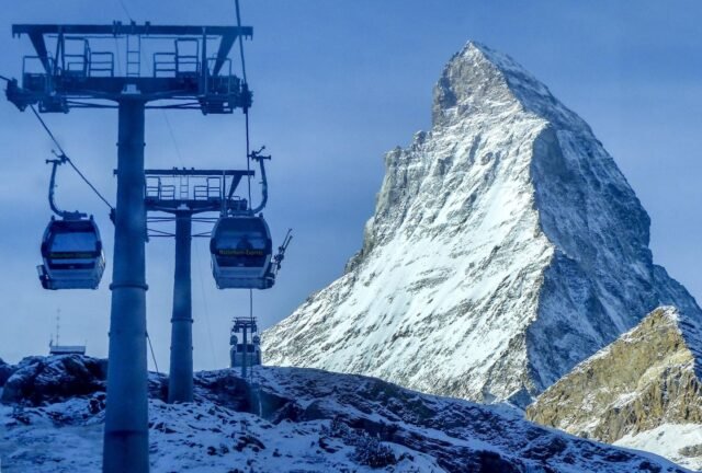 Cuerpos de 5 esquiadores encontrados en el glaciar suizo cerca de Zermatt
