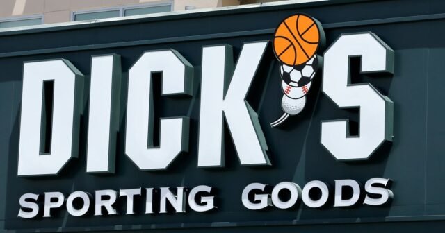 Dick's Sporting Goods para comprar un casillero de la cadena de zapatos con dificultades por $ 2.4 mil millones
